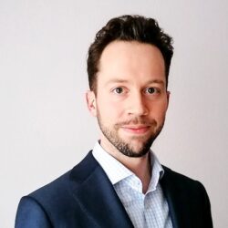 Profile picture in black and white of Volker Deringer